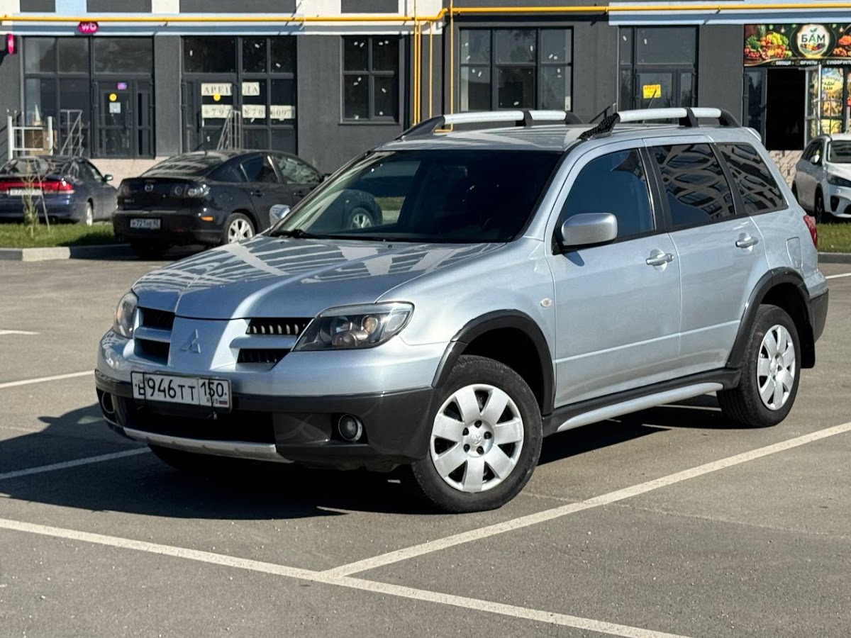 MITSUBISHI OUTLENDER, фото 1